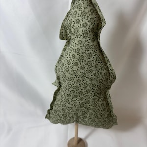 Großer Stoffbaum auf Holzsockel - handgefertigte rustikale Weihnachtsdeko