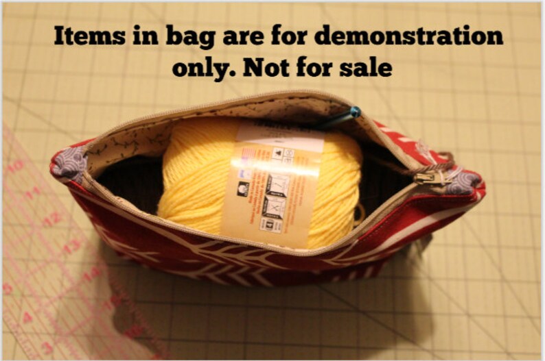 Medium 7 inch by 10 inch zipper Bag Gray Arrow