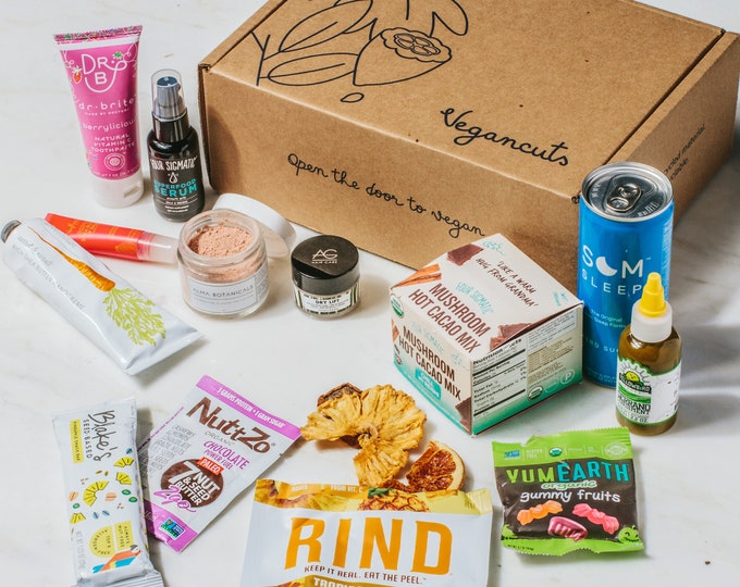 Premium Vegan Beauty & Snack Box: 7+ Luxurious Cruelty-Free Skin and Body Care plus 18+ Vegan Snacks w/ FREE delivery, perfect vegan gift