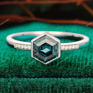Danity 6mm Hexagon cut Green Sapphire Ring, Unique Engagement Ring, Solid Gold Wedding Anniversary Ring Gift,Peacock Sapphire Christmas Gift
