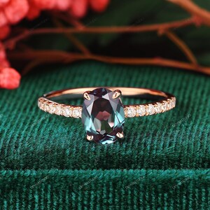 Girl Women&#39;s Ring, Vintage 1.5CT Oval Shape Alexandrite Jewelry, Christmas Gift, Half Eternity Alexandrite Wedding Bridal Ring, Anniversary