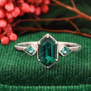 Emerald Ring Vintage Art Deco Bridal Wedding Anniversary Ring for Her, 5X9MM Hexagon Cut Emerald Engagement Ring Unique Rose Gold Jewelry
