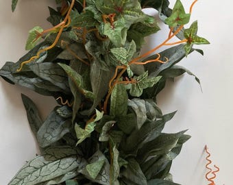 Plante artificielle vintage en forme d'étoile givrée et de lierre d'érable retombant.
