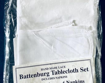 Juego de mantel Battenburg de encaje hecho a mano y 6 servilletas blancas. Empaque original.