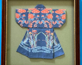 Decoración de pared japonesa vintage: pañuelo doblado, kimono, origami, enmarcado.