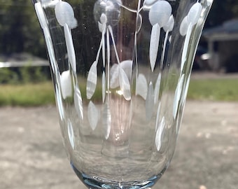 Verres à vin et cocktail vintage gravés (lot de 6), motif feuille.