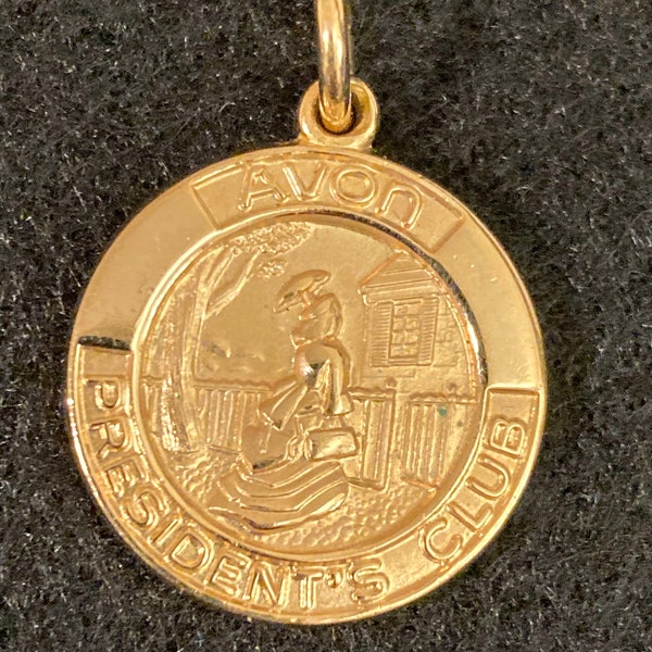 1984 Avon President's Club Tribure Necklace Pendant Medallion Gold Tone