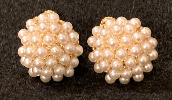 Vintage Dauplaise Faux Seed Pearl Earrlings Gold … - image 1