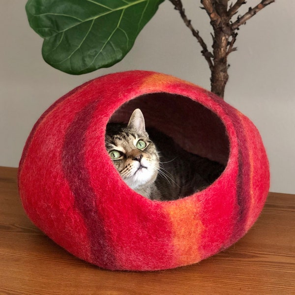 Cat Cave, Cat bed, Handmade 100% New Zealand Wool Cat Cave, Wool pet bed, Red wool cat cave