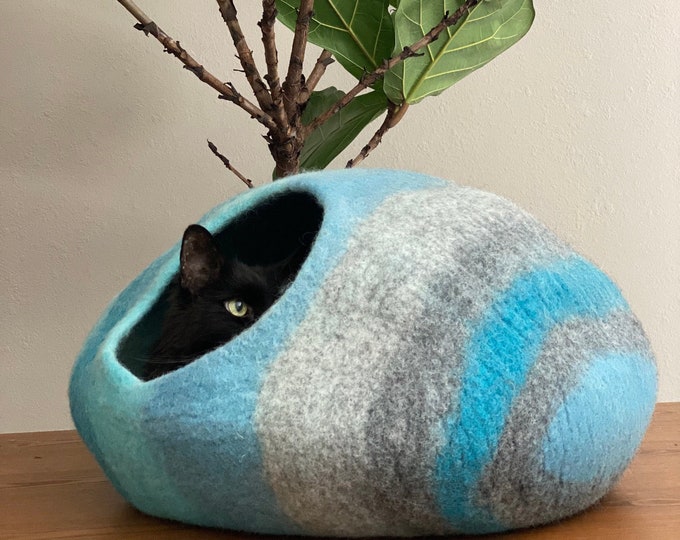 Wool Cat Cave / Large Cat Cave/ Wool Cat Bed/ Felted Wool Cat House