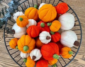 Lot of Wool Felt Pumpkins, Fall Decoration, Thanksgiving Decor, Needlefelt Decorative Pumpkins (18 pumpkins)