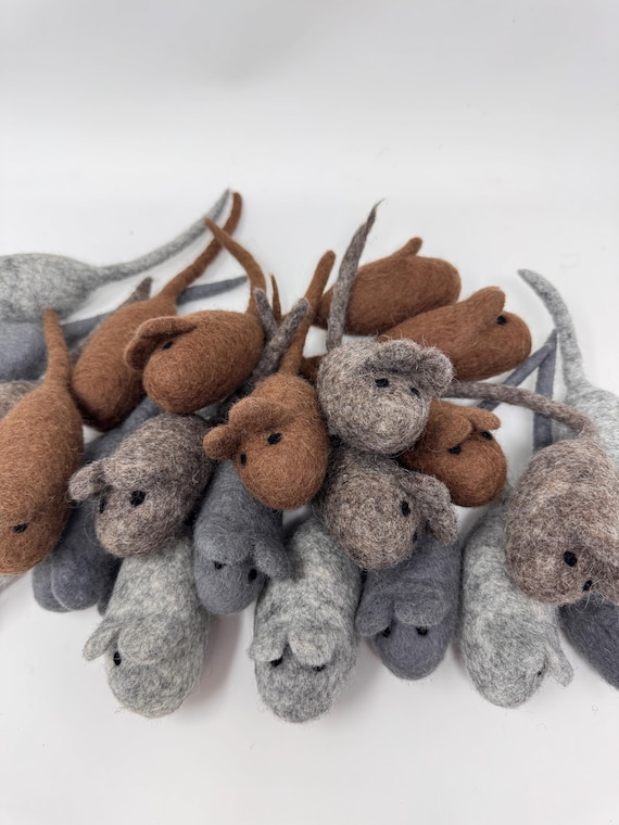 Wool Mouse Interactive Cat Toy /Felted 100 % Wool Kitten Kicker