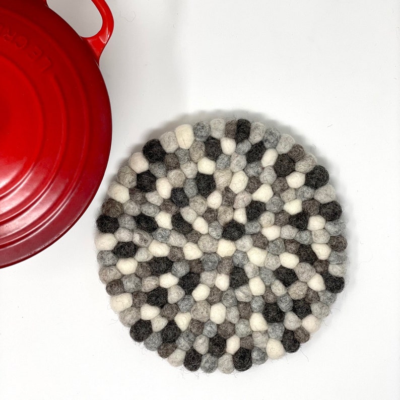 Felted Ball Trivet For Hot Dishes/ 100% Wool Trivet/ Felted Pebbles Trivet/ Wool Pot Holder/ Felt Potholder Gray/Brown/White Wool Mat image 2