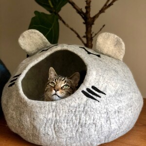 Extra Large Cat Cave, XL Cat Bed, Cat House 100% Wool Felted (SLEEPY MOUSE), Wool pet bed