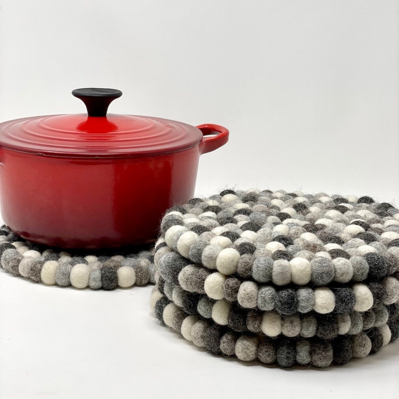 Felted Ball Trivet For Hot Dishes/ 100% Wool Trivet/ Felted Pebbles Trivet/ Wool Pot Holder/ Felt Potholder Gray/Brown/White Wool Mat image 3