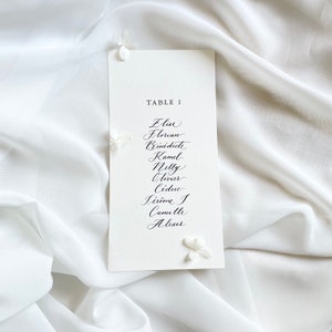 Numéro de table Mariage Nombre de la tabla con caligrafía hecha principal e impresión numérica. Plano de mesa 10 x 20 cm. Jusqu'à 15 prénoms
