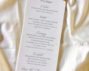 Menu bohème avec l’application artisanale de feuilles d’or. Menu mariage