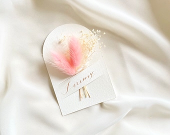 Marque place fleuri avec calligraphie fait main , Mariage rose romantique