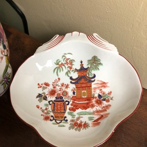 Vintage Vista Alegre Mottahedeh Temple Shell Dish