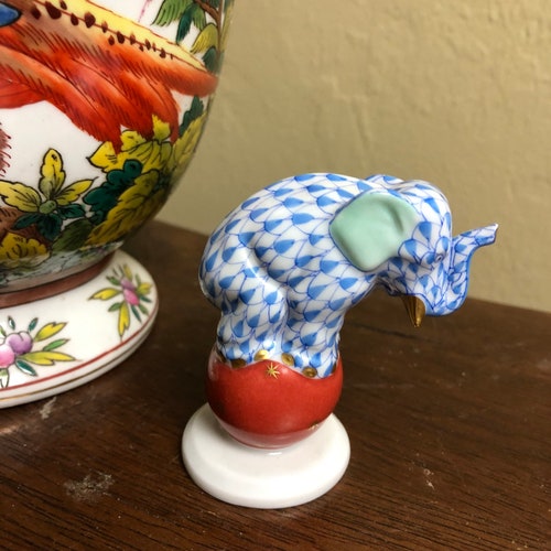 VTG Blue Fishnet Circus shops Elephant on red Ball