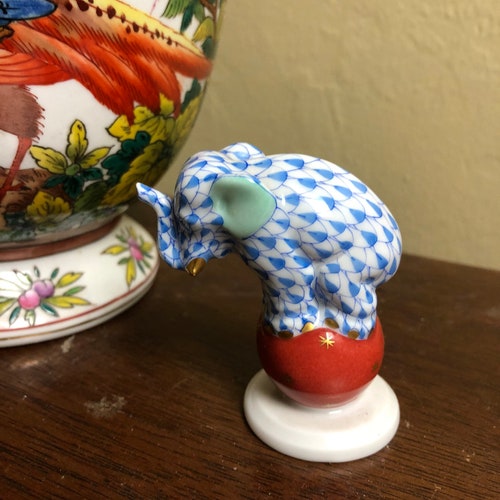 VTG Blue Fishnet Circus shops Elephant on red Ball