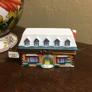 VTG Limoges Peint Main M P Snow Sunrise Inn Trinket Box