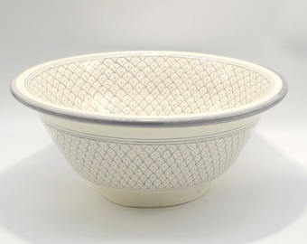Hand-Painted Moroccan Ceramic Sink – Fish Scale Pattern, Light Grey & White