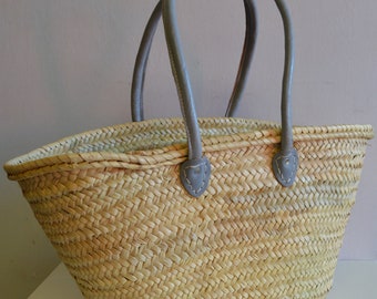 Anses courtes - panier moyen du marché marocain - Anses en cuir avec passepoil gris clair - L44 P16 H26 cm