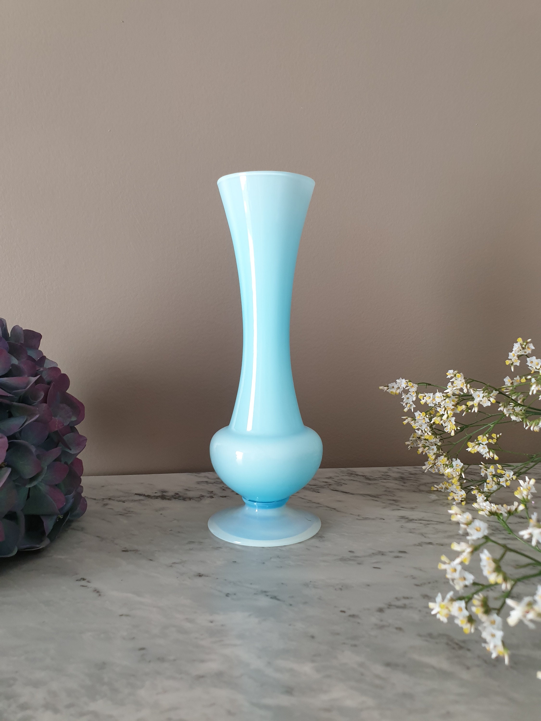 Vase Soliflore Opaline Bleu Clair Vintage