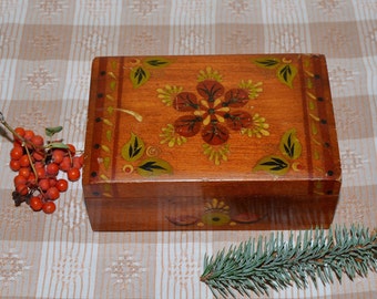 Vintage wooden jewelry box, handmade wooden jewelry box, rustic wooden jewelry box, home decor, Beautiful old homemade wooden box