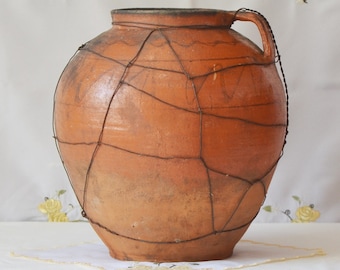 Grand pot en argile brun vintage, jardinière en argile brun foncé, vieux grand pot en argile brun, poterie Wabi Sabi, décor rustique, pot noir primitif, vieux vase en argile