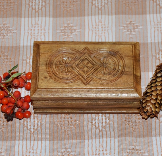 Vintage wooden jewelry box, handmade wooden jewelry box, rustic wooden jewelry box, home decor, Beautiful old homemade