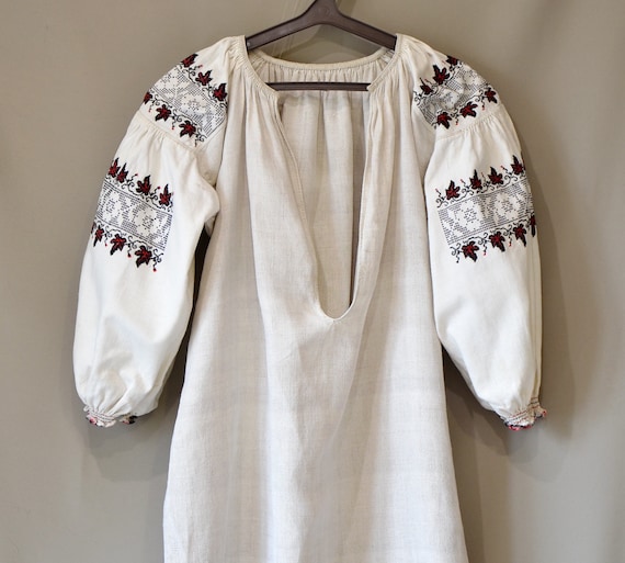 Vintage Ukrainian Dress, Embroidered Vyshyvanka, H