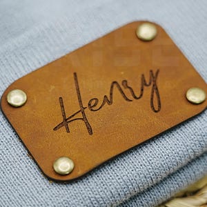 Toppa in pelle per cappelli personalizzati per neonati, etichette personalizzate per cappelli con nome, etichette per cappelli per neonati fatte a mano con rivetti, regalo personalizzato per neonati