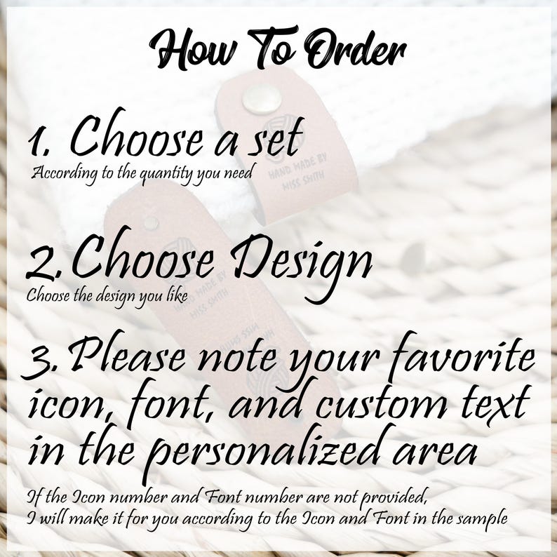 Op de afbeelding: Instructies voor het bestellen van een gepersonaliseerde set leren sleutelhangers. Kies een set, een ontwerp, een pictogram, een lettertype en aangepaste tekst. De afbeelding toont een leren sleutelhanger met de tekst "Hand Made By Mise Shipw".