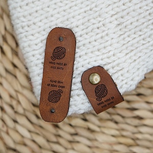 Gepersonaliseerde leren labels voor gebreide mutsen, aangepaste leren labels voor haken en kleding, handgemaakte labels voor gebreide mutsen, leren labels, kerstcadeau afbeelding 3