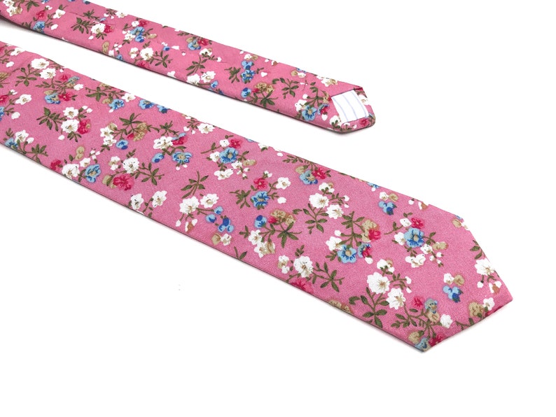 necktie rose