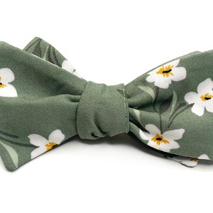 Dusty Sage floral Bow Tie , Sage Green floral Necktie , Bow tie , Suspenders , Pocket Square