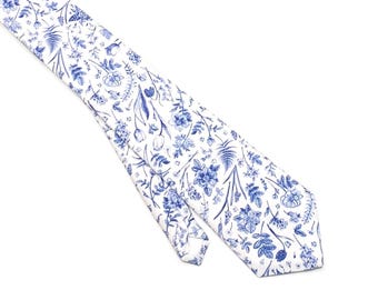 Stoffige blauwe stropdas met wilde bloemen, witte en blauwe bloemenstropdas, rustieke bruiloftsstropdassen, stropdassen bruidsjonkers, vlinderdas pochet, bretels