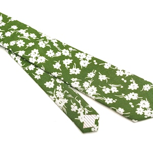 Green floral Tie , White Flowers Necktie , Bow tie , Suspenders , Pocket Square