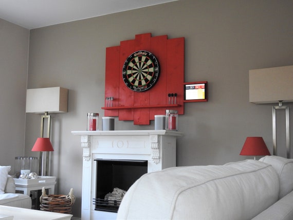 Protector De Pared Para Dardos De Madera Con Diseño Flameado, De 97,5 X 100 X 7,5 Cm, Con Soporte Opcional Para Tableta De Hasta 10 Pulgadas, Hecho En Alemania