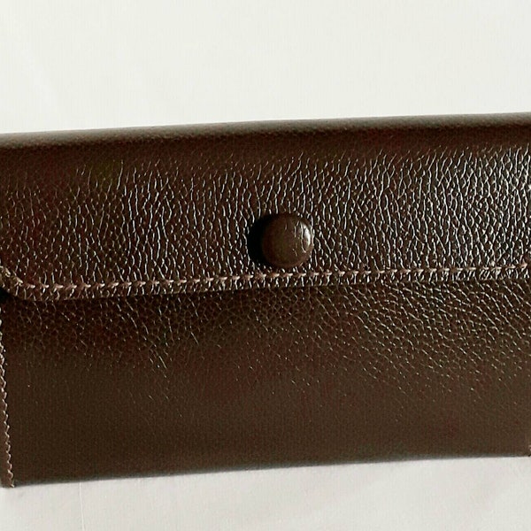 Grand porte monnaie en cuir chocolat . Porte monnaie et porte cartes .