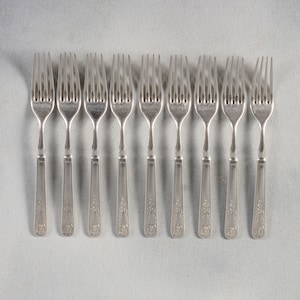 Set of 9 1847 Rogers &quot;INS492&quot; Silverplate Forks
