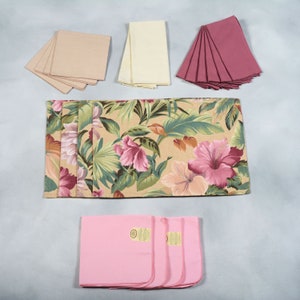 Lot von 16 Beige & Shades of Pink Servietten und 4 Tischsets