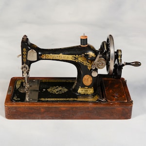 Vintage Hand Crank Singer Sewing Machine with Bentwood Case Cir. 1922