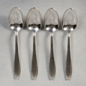 Set of 4 Oneida Community &quot;Bridal Wreath&quot; Silverplate Teaspoons
