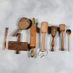 Lot of 8 Pieces of Vintage Treenware