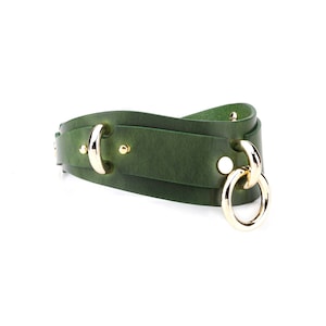 Handmade green leather custom choker collar, submissive collar for best daddy&#39;s girl