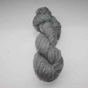 Plain yarn-6,80EUR/100g-Light gray-100%Natural wool-Sheep Wool-Sock yarn-2-ply yarn