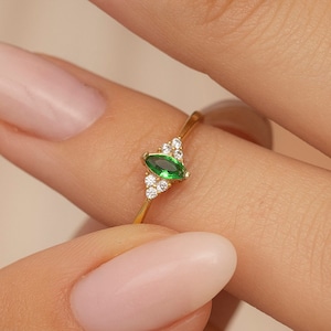 Emerald Ring, Minimalist Emerald Ring, Gold Marquise Ring, Personalized Rings, Dainty Ring, Simple Emerald Ring, Stacking Ring, Gift for Mom